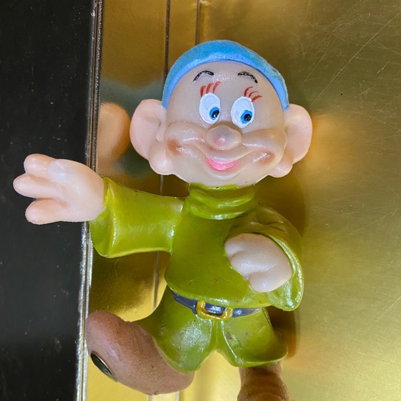 WALT DISNEY VINTAGE SNOW WHITE & SEVEN DWARFS DOPEY CHRISTMAS ORNAMENT FLOCKED - Picture 5 of 11